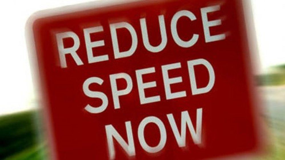 Reduce the need. Sign reduce Speed. Reduce Speed Now в какой стране. Reduced Speed 45. Reduce Speed on Power down на русском.