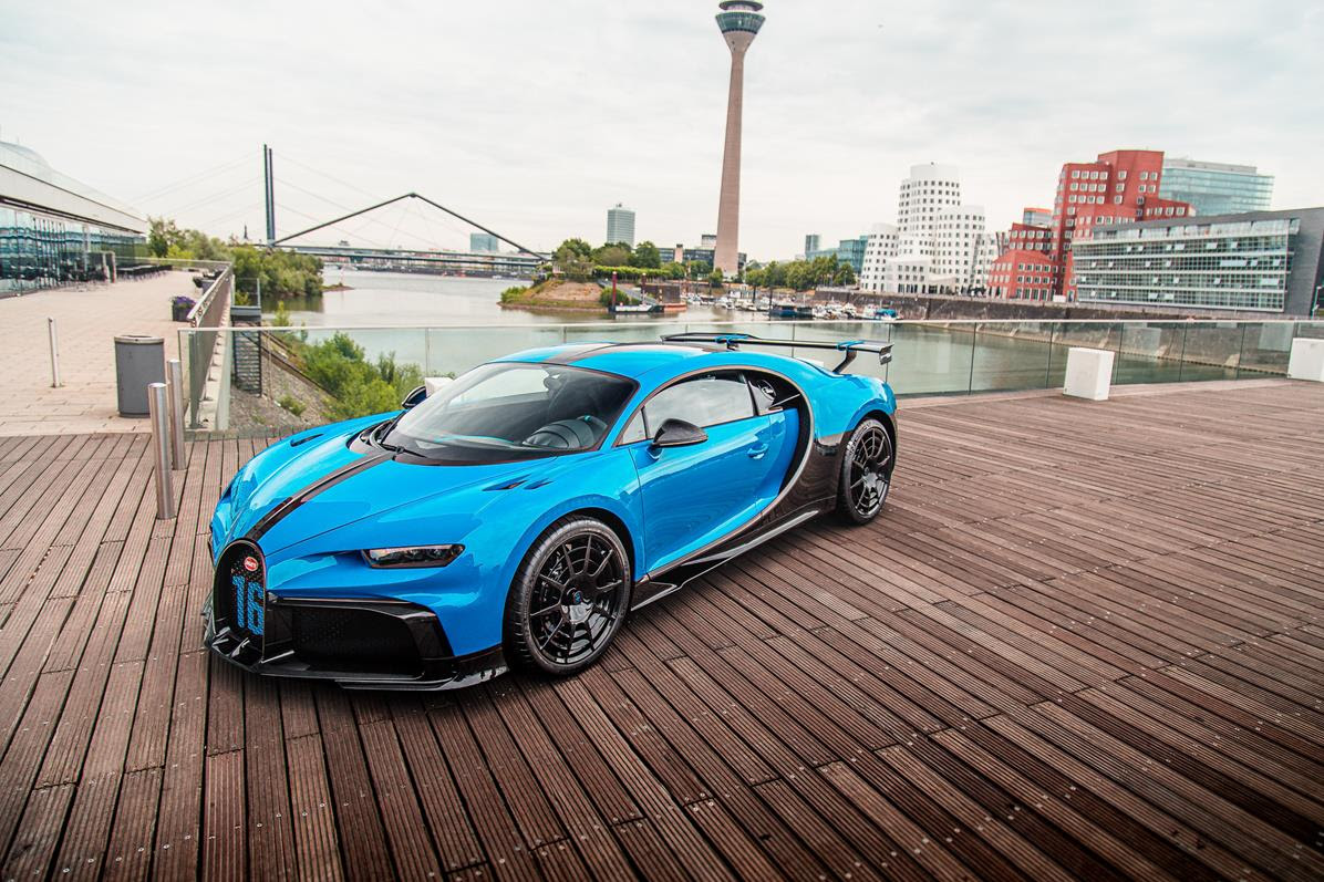 Chiron Pur Sport: Được thiết kế để đem lại những trải nghiệm lái xe mãn nhãn, những chiếc Bugatti Chiron Pur Sport chắc chắn sẽ khiến bạn đắm chìm trong cảm giác phiêu lưu trên đường đua. Khám phá những hình ảnh nổi bật về mẫu xe này.