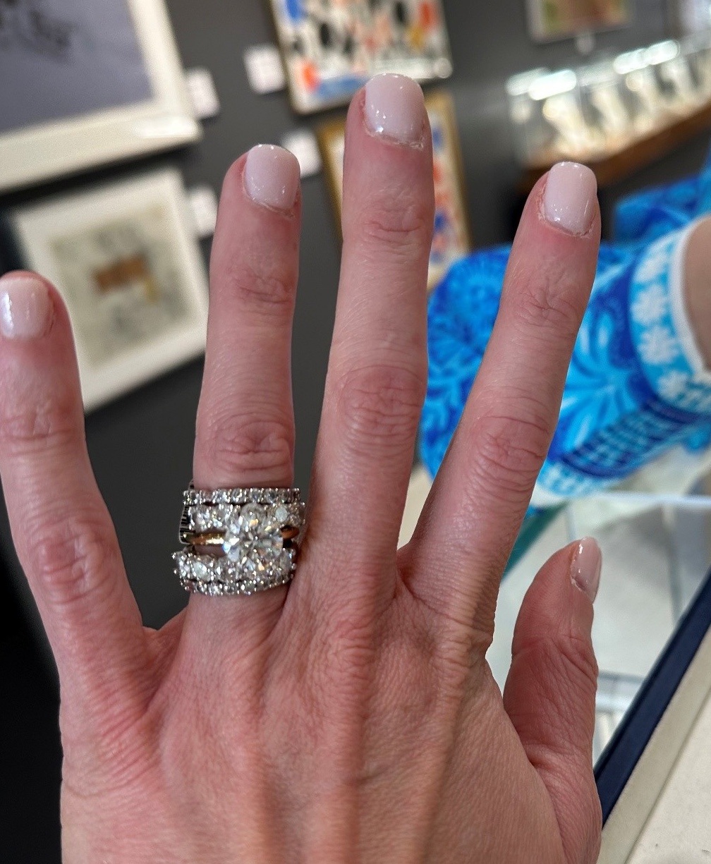 Cayman: Police Seek Public Assistance to Locate Stolen Jewellery